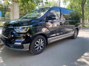 Hyundai H-1 (9 Seater)